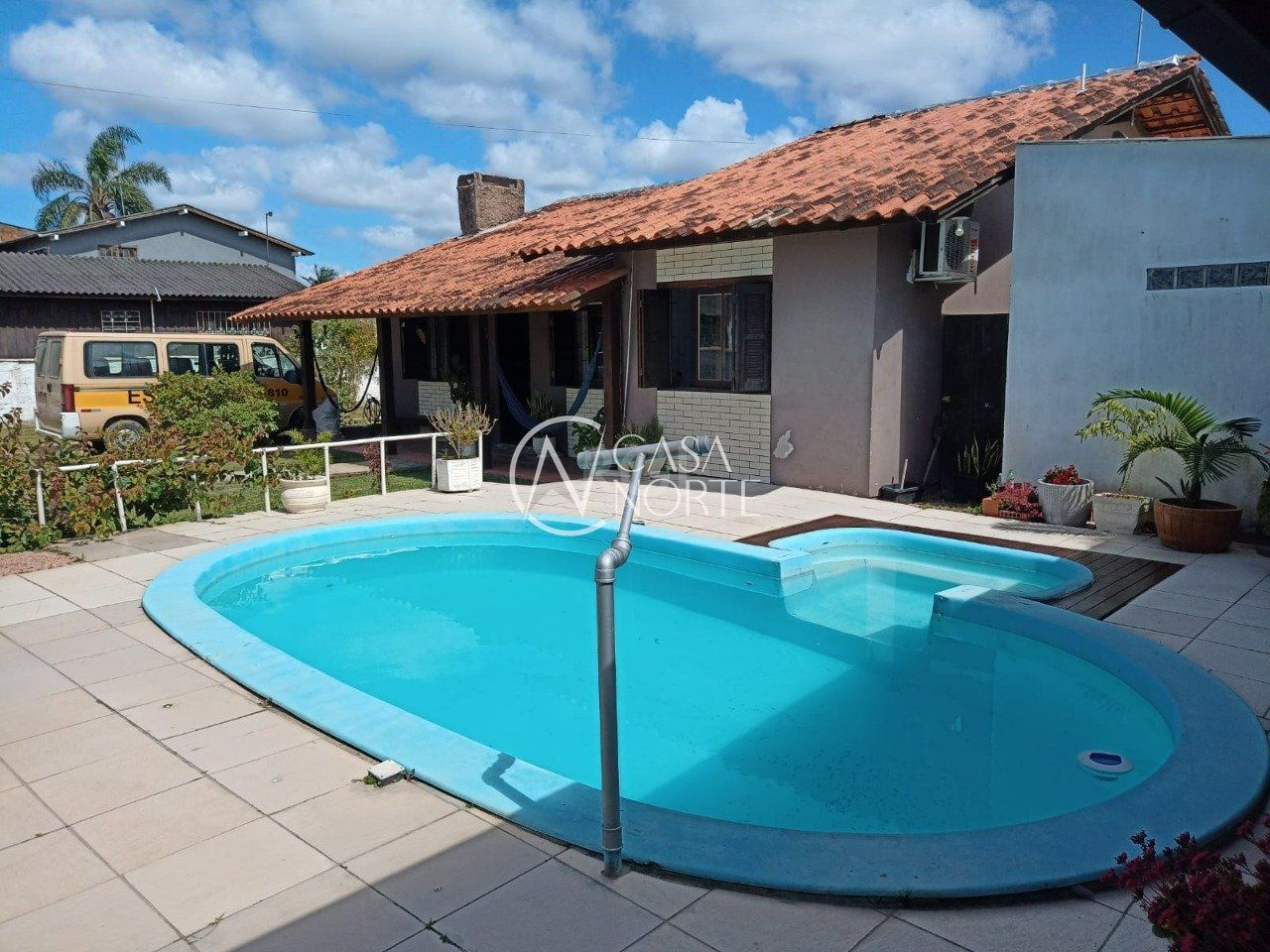 Casa à venda com 3 quartos, 140m², 1 suíte, 9 vagas, Rua Emilio Dimari no bairro Ponta Grossa em Porto Alegre