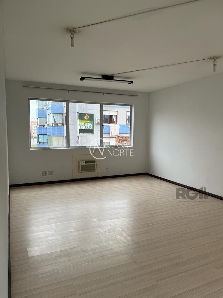 Sala Comercial à venda , 39m², 1 vaga, Rua João Guimarães no bairro Santa Cecília em Porto Alegre
