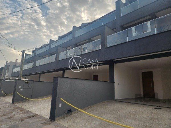Casa à venda com 3 quartos, 194m², 1 suíte, 2 vagas, Rua Guatambu no bairro Hípica em Porto Alegre