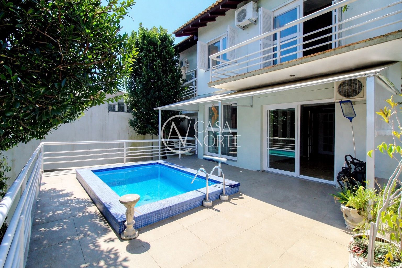 Casa à venda com 7 quartos, 400m², 1 suíte, 4 vagas, Rua Fernando Osório no bairro Teresópolis em Porto Alegre