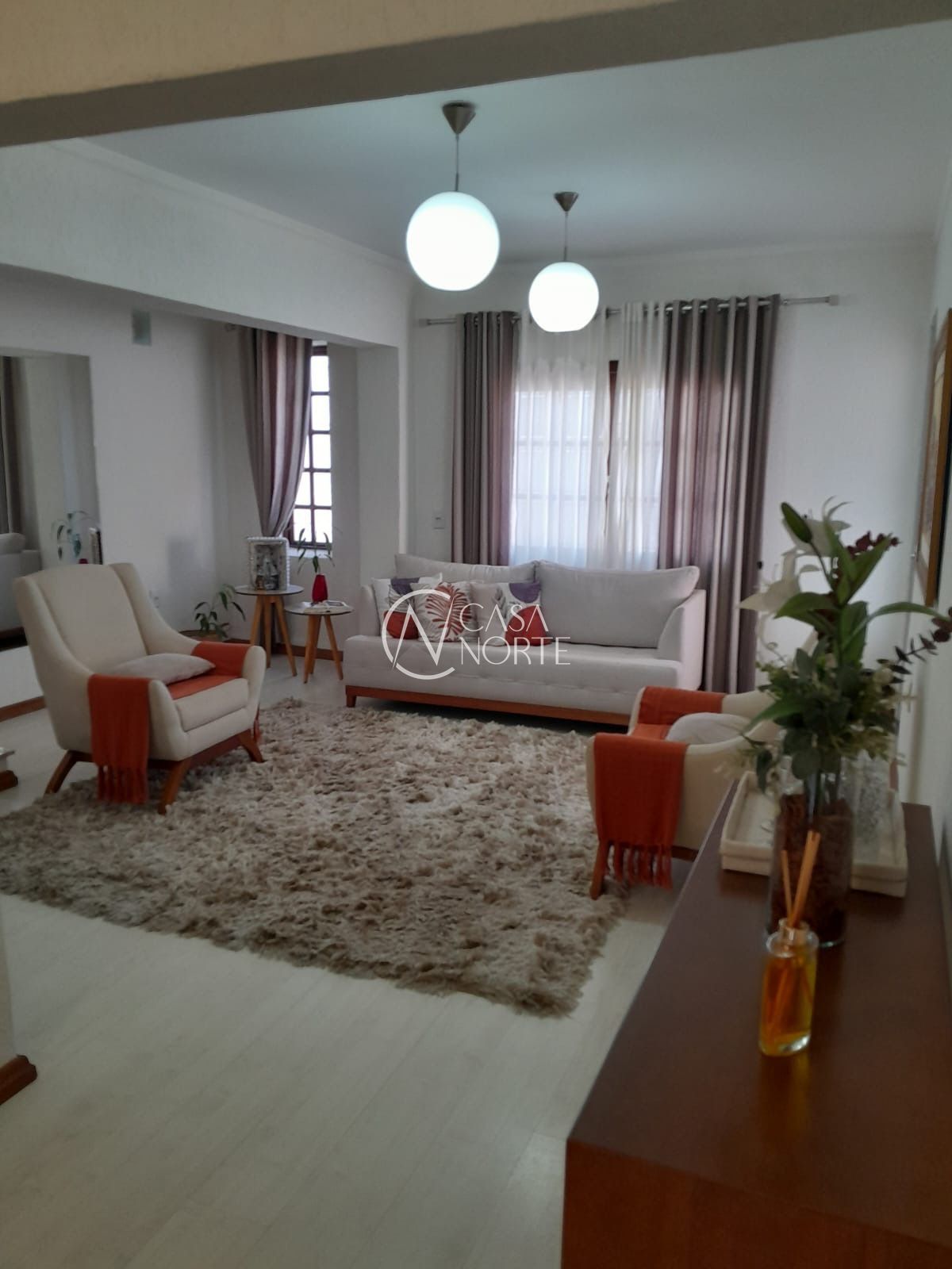 Casa à venda com 4 quartos, 210m², 1 suíte, 4 vagas, Rua José Pedro de Souza no bairro Vila Nova em Porto Alegre