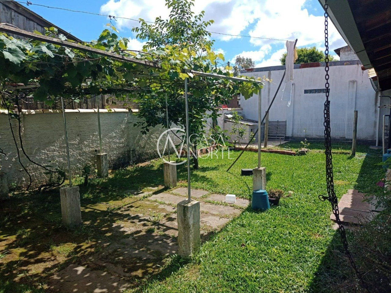 Casa à venda com 3 quartos, 140m², 1 suíte, 9 vagas, Rua Emilio Dimari no bairro Ponta Grossa em Porto Alegre