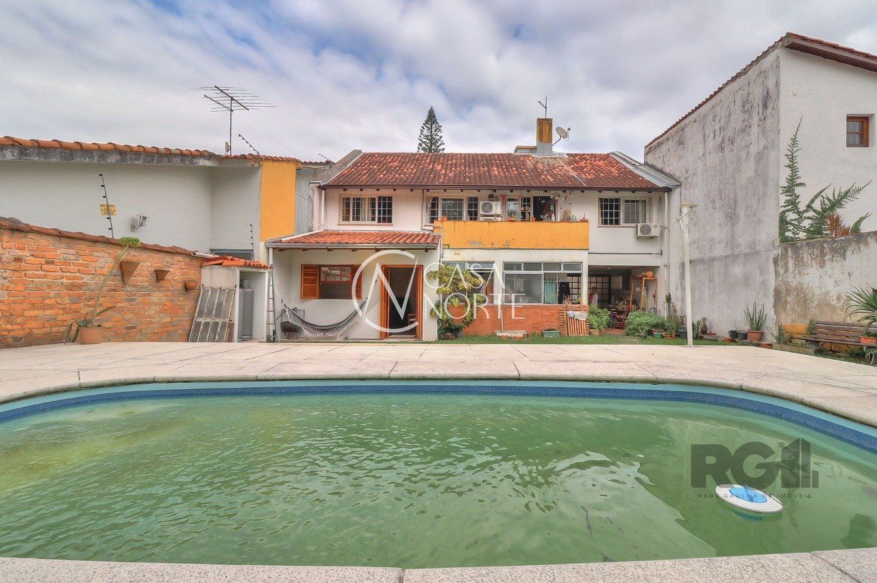 Casa à venda com 5 quartos, 232m², 2 suítes, 4 vagas, Rua Nicola Rosito no bairro Jardim Isabel em Porto Alegre
