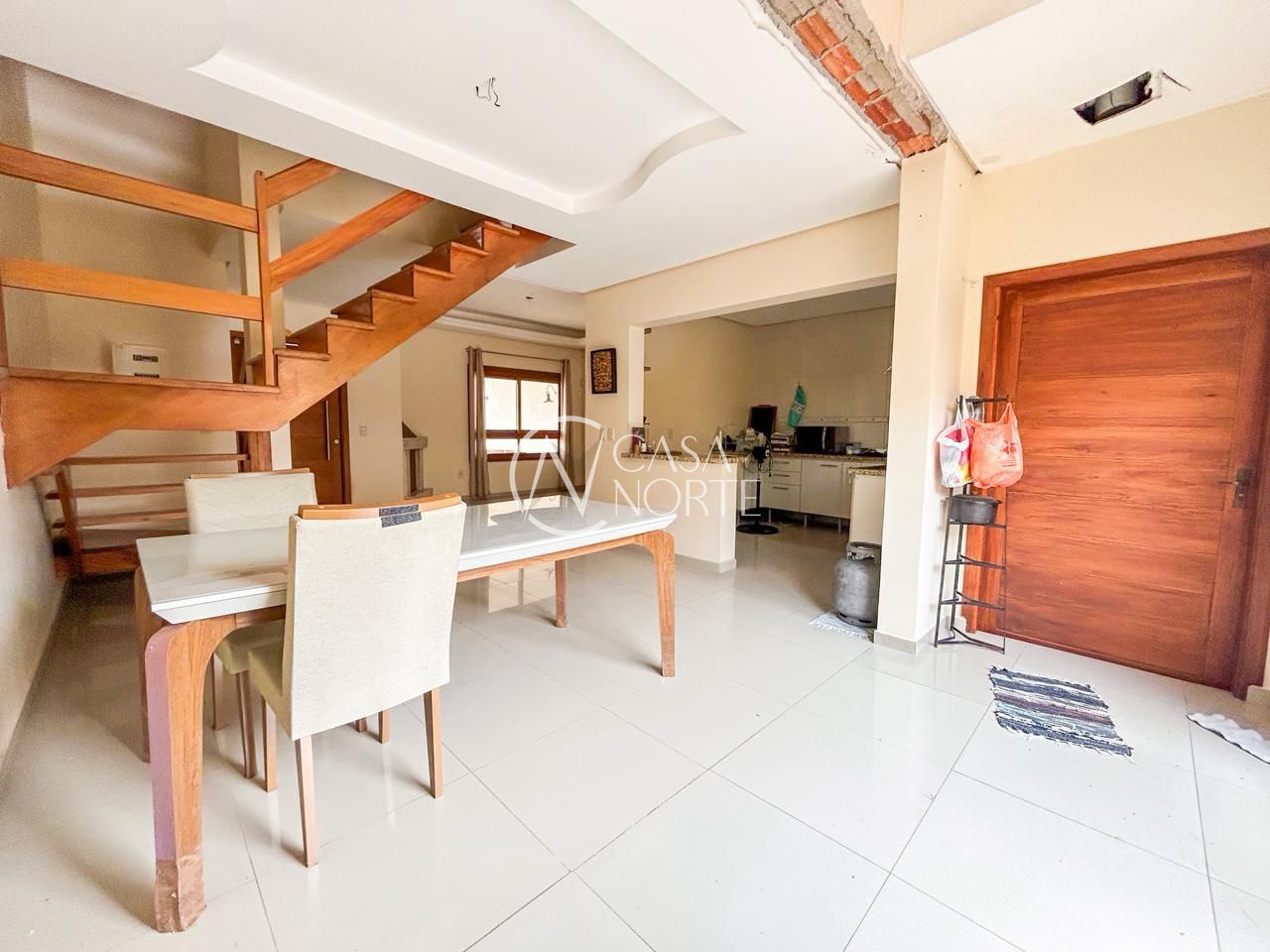 Casa à venda com 3 quartos, 250m², 1 suíte, 2 vagas, Rua Conrado Alvares no bairro Hípica em Porto Alegre