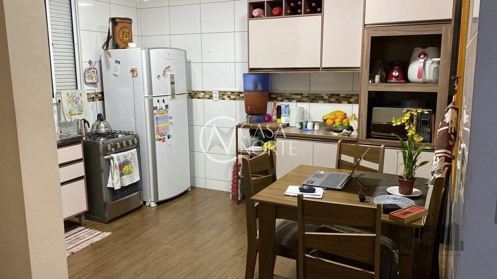 Casa à venda com 3 quartos, 198m², 4 vagas, Rua Antônio Pedro Baldasso no bairro Rubem Berta em Porto Alegre