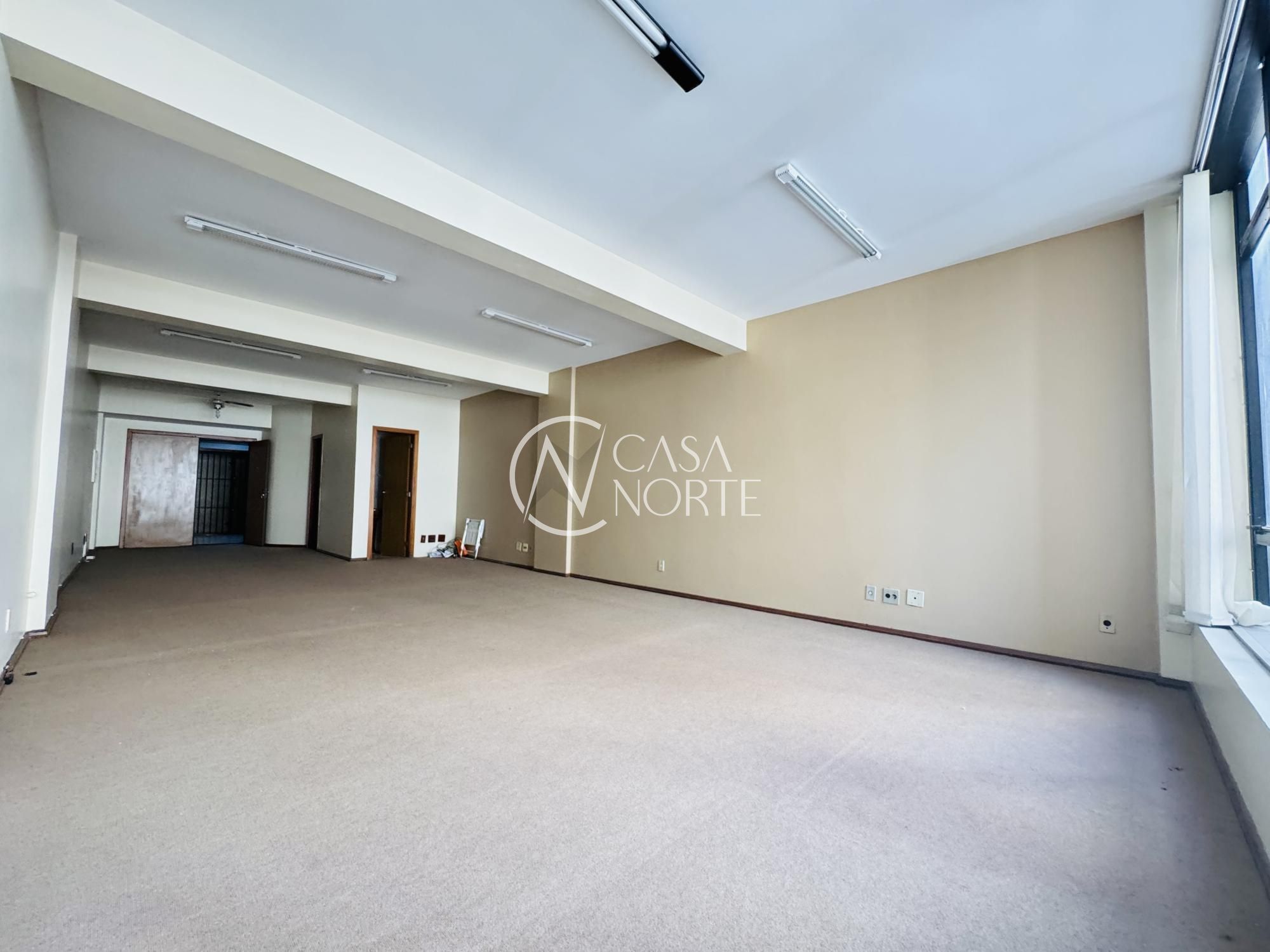 Sala Comercial à venda com 1 quarto, Rua General Vitorino no bairro Centro Histórico em Porto Alegre
