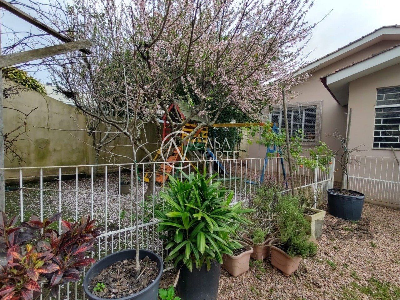 Casa à venda com 3 quartos, 120m², 2 vagas, Rua Eustáquio Inácio da Silveira no bairro Belém Novo em Porto Alegre