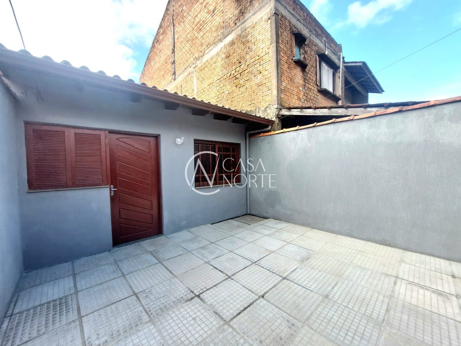 Casa à venda com 2 quartos, 67m², 1 vaga, Rua do Schneider no bairro Hípica em Porto Alegre