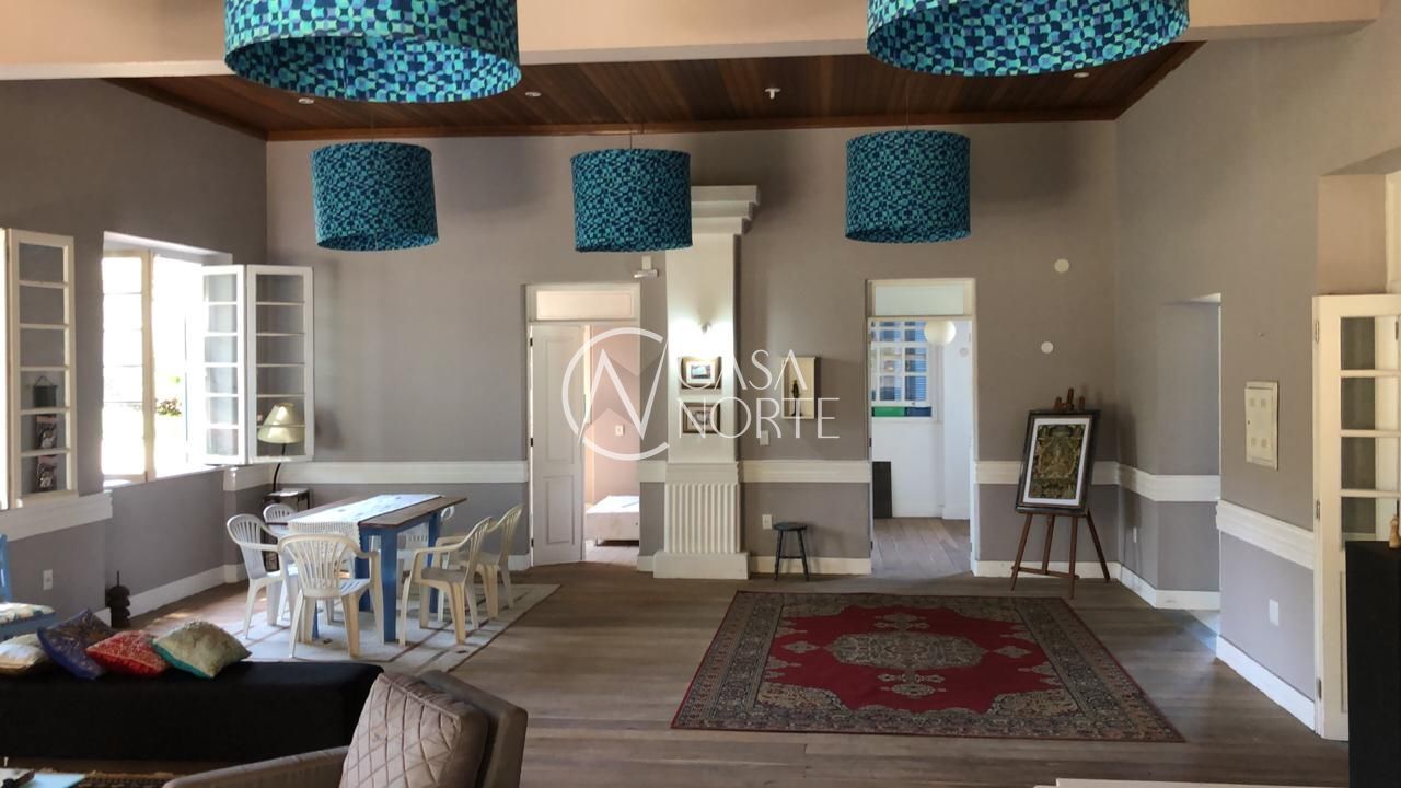 Casa à venda com 3 quartos, 240m², 10 vagas, Rua Doutor Vergara no bairro Belém Velho em Porto Alegre