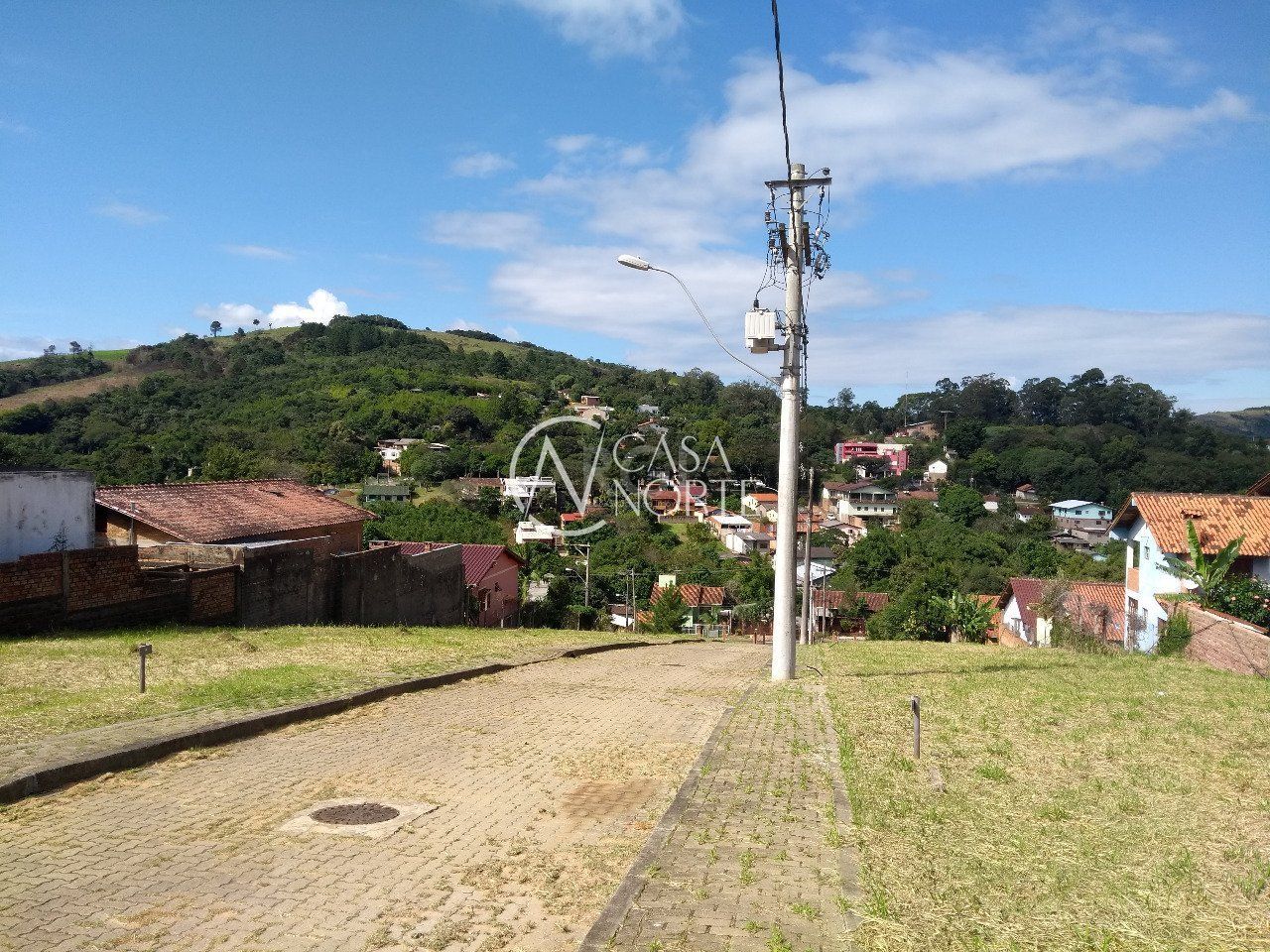 Terreno à venda  com 204m², Estrada João Passuelo no bairro Vila Nova em Porto Alegre