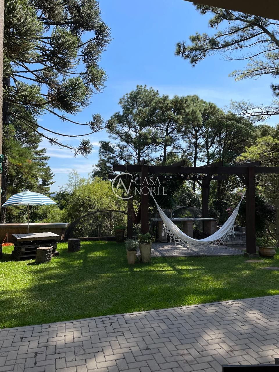 Casa de Condomínio à venda com 5 quartos, 480m², 3 suítes, 3 vagas, Rua Vitório Carassai no bairro São José em Porto Alegre