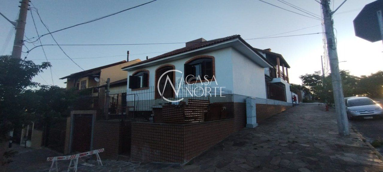 Casa à venda com 4 quartos, 380m², 1 suíte, 4 vagas, Avenida Delmar Rocha Barbosa no bairro Parque Santa Fé em Porto Alegre