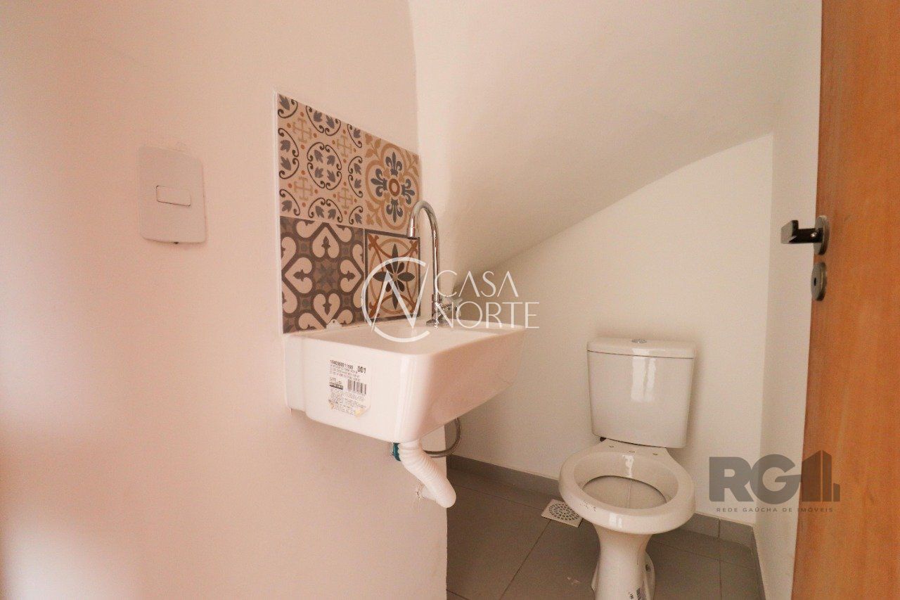 Casa de Condomínio à venda com 2 quartos, 57m², 1 vaga, Rua Miguel Ascoleze no bairro Vila Nova em Porto Alegre