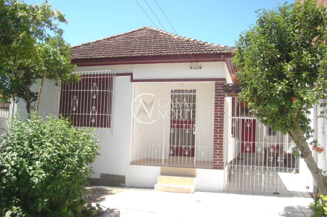 Casa à venda com 2 quartos, 124m², 2 vagas, Avenida Ipê no bairro Vila Jardim em Porto Alegre