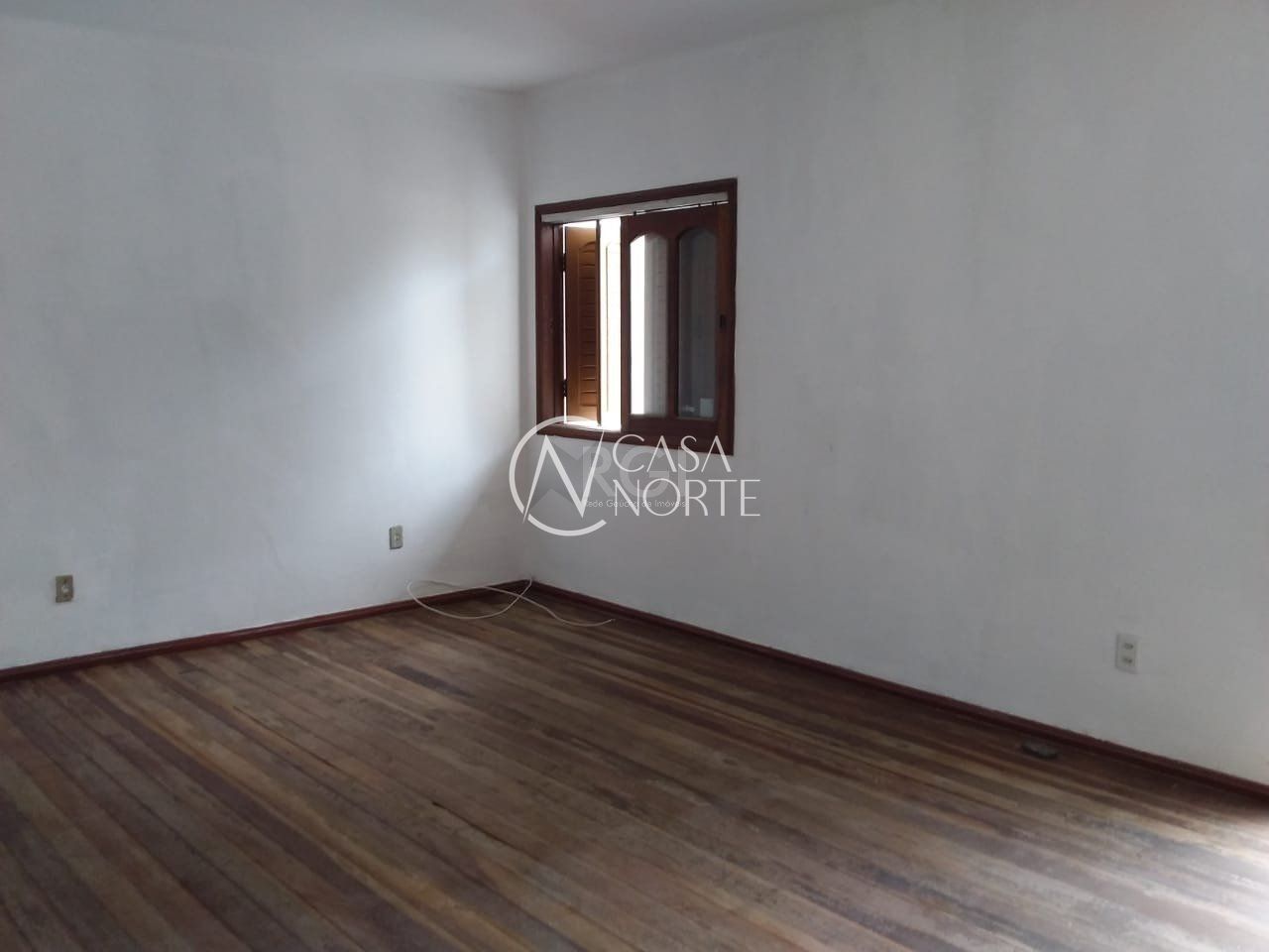 Casa à venda com 3 quartos, 200m², 1 suíte, 2 vagas, Rua Antônio Carlos Lopes no bairro Medianeira em Porto Alegre