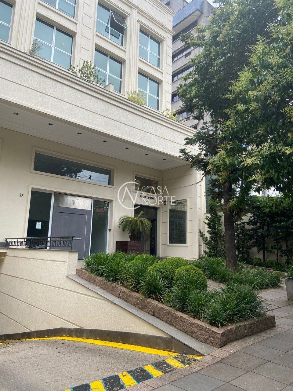 Sala Comercial à venda , 52m², Rua Padre Chagas no bairro Moinhos de Vento em Porto Alegre