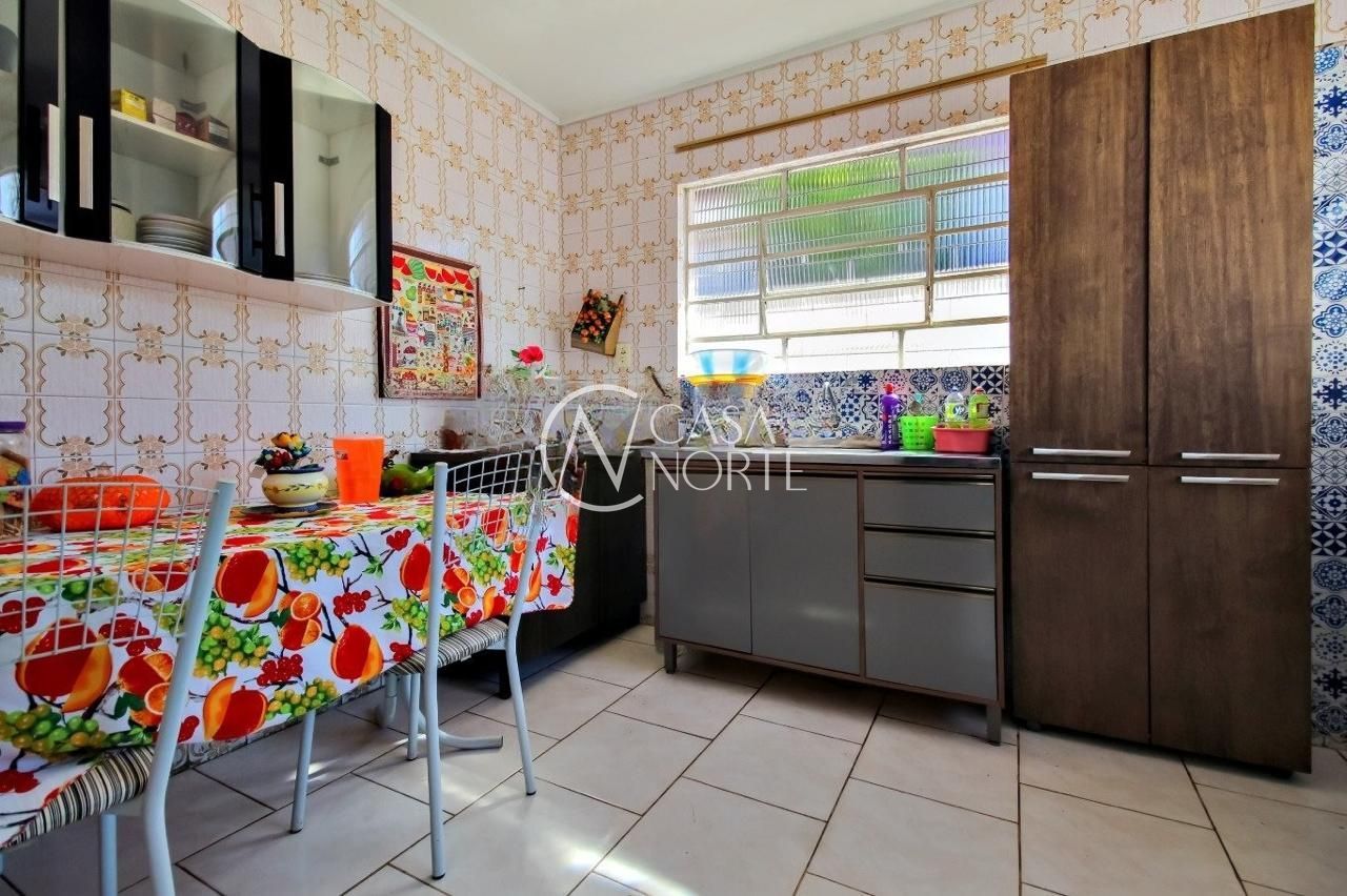 Casa à venda com 3 quartos, 64m², 1 vaga, Rua Doutor Mário Totta no bairro Cavalhada em Porto Alegre