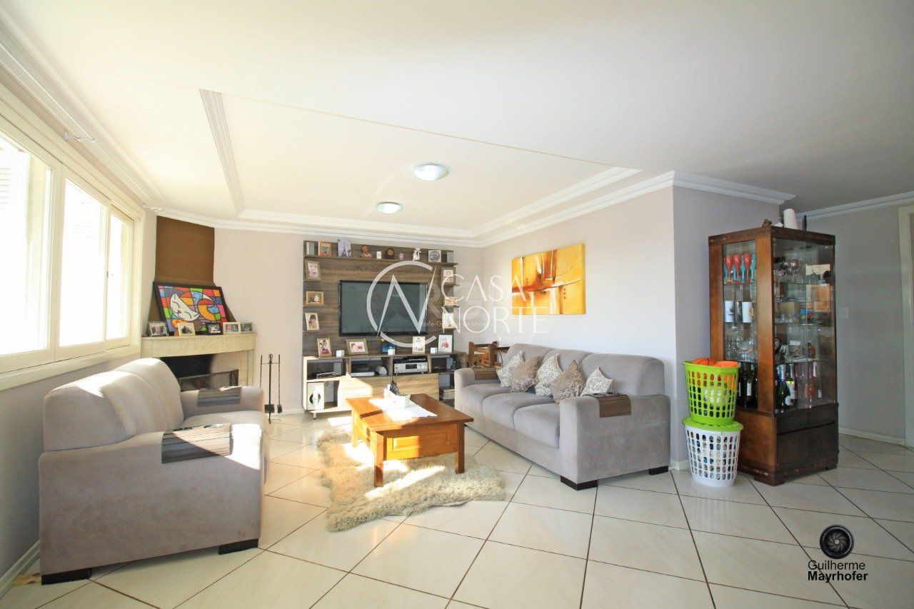 Casa à venda com 3 quartos, 328m², 1 suíte, 3 vagas, Rua Modesto Pereira Pinto no bairro Cavalhada em Porto Alegre