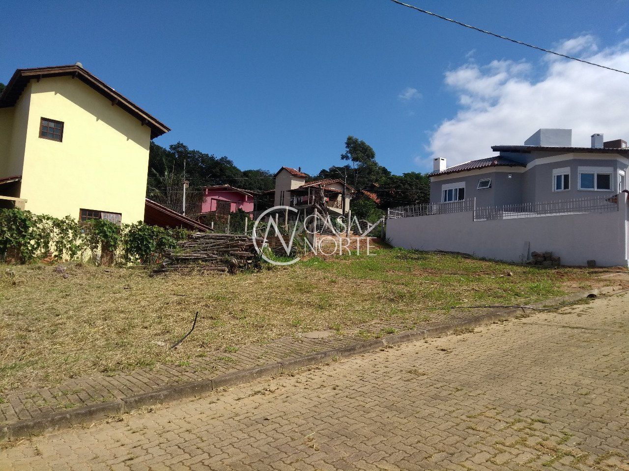 Terreno à venda  com 204m², Estrada João Passuelo no bairro Vila Nova em Porto Alegre