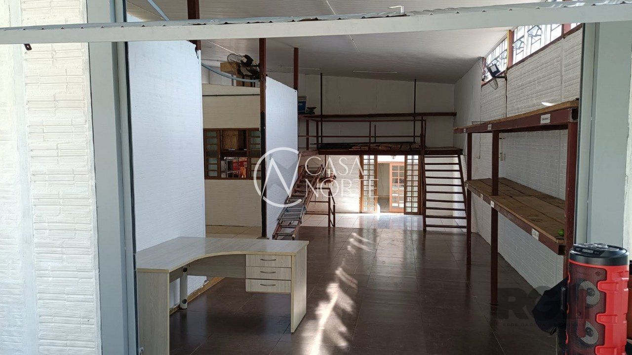 Casa à venda com 2 quartos, 150m², 2 vagas, Avenida José Correa da Silva no bairro Cavalhada em Porto Alegre