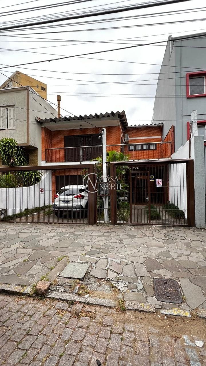 Casa à venda com 5 quartos, 267m², 2 suítes, 4 vagas, Rua Domingos Crescêncio no bairro Santana em Porto Alegre