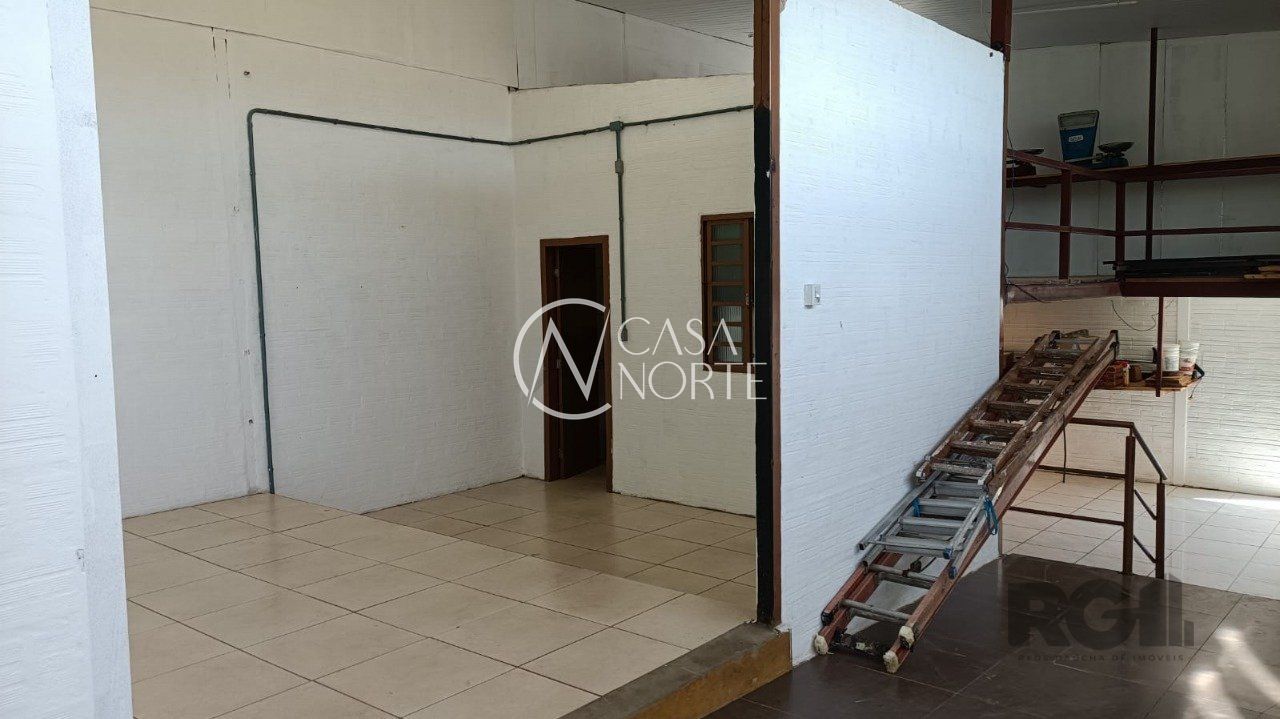 Casa à venda com 2 quartos, 150m², 2 vagas, Avenida José Correa da Silva no bairro Cavalhada em Porto Alegre