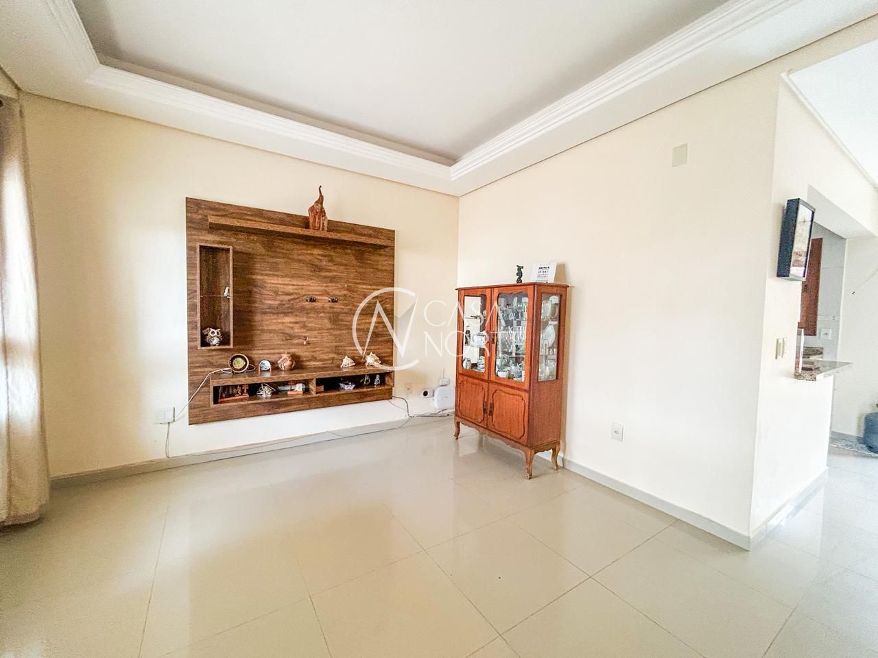 Casa à venda com 3 quartos, 250m², 1 suíte, 2 vagas, Rua Conrado Alvares no bairro Hípica em Porto Alegre