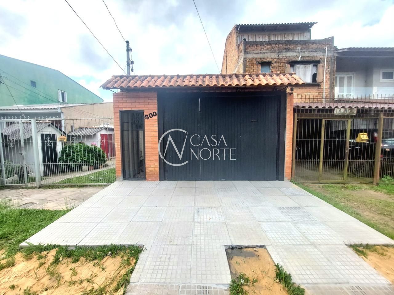 Casa à venda com 2 quartos, 67m², 1 vaga, Rua do Schneider no bairro Hípica em Porto Alegre