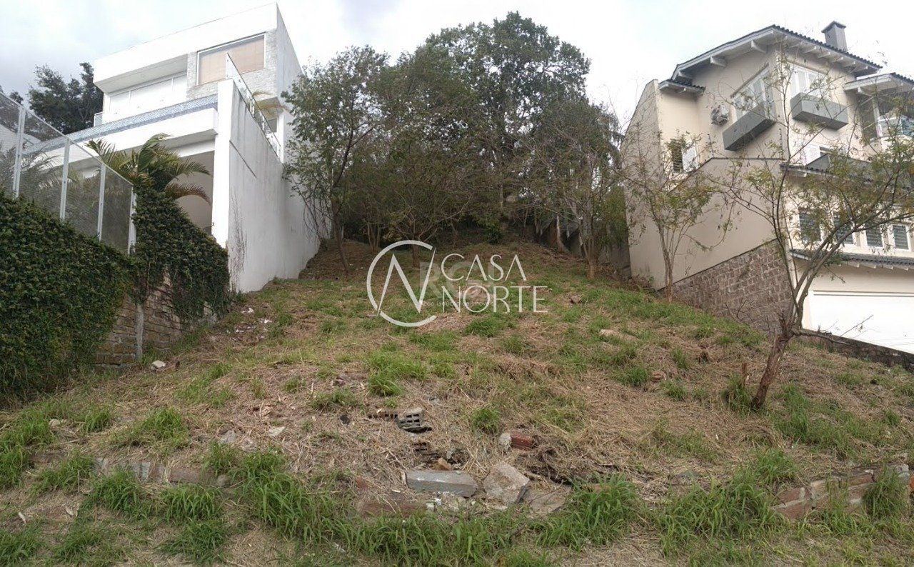 Terreno à venda  com 470m², Avenida Fábio Araújo Santos no bairro Nonoai em Porto Alegre