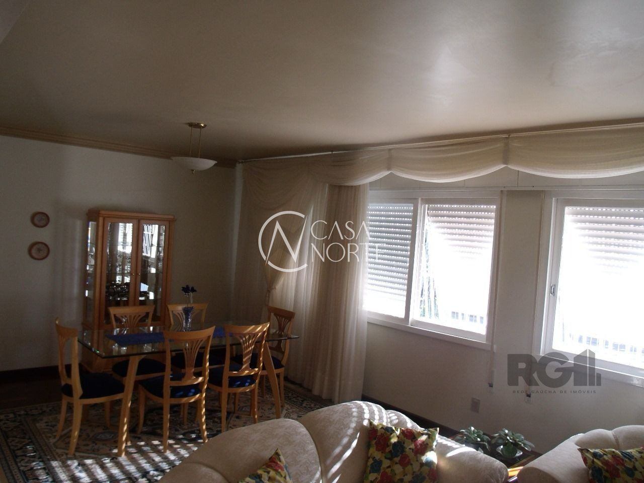 Casa de Condomínio à venda com 3 quartos, 198m², 1 suíte, 2 vagas, Rua Carlos Júlio Becker no bairro Tristeza em Porto Alegre