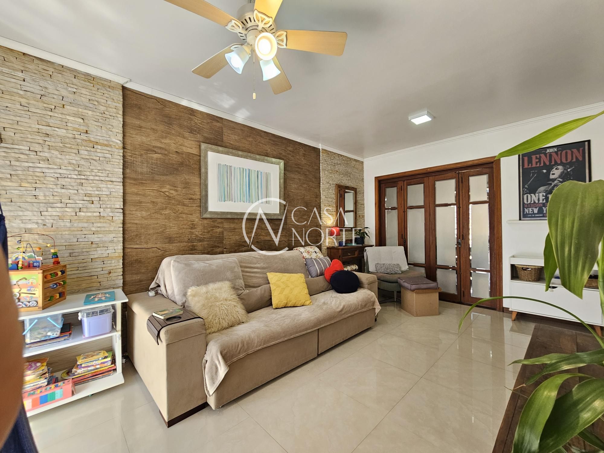 Casa de Condomínio à venda com 3 quartos, 129m², 1 suíte, 3 vagas, Avenida Eduardo Prado no bairro Cavalhada em Porto Alegre