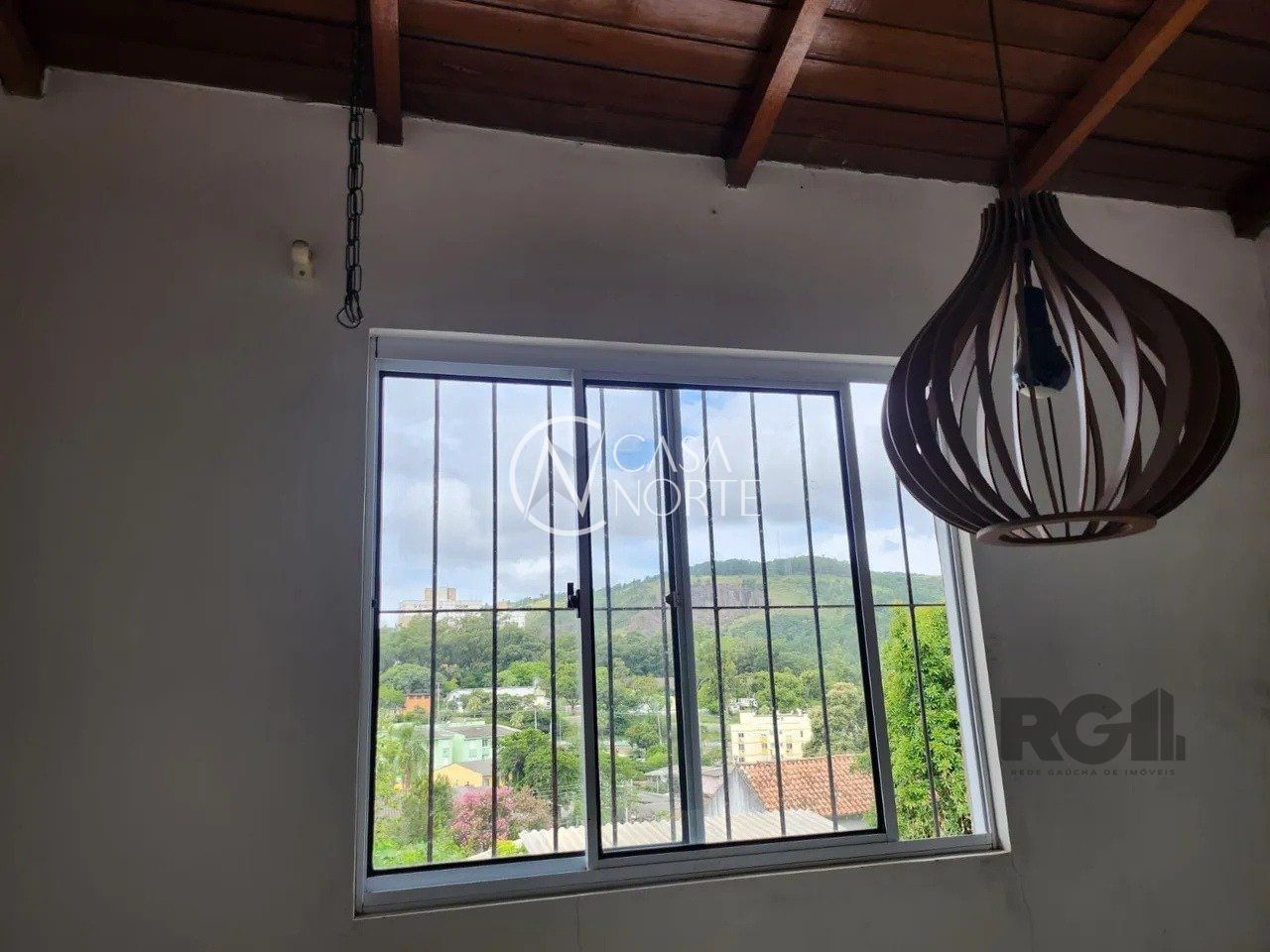 Casa à venda com 4 quartos, 97m², 1 suíte, 7 vagas, Rua Sargento Manoel Arruda no bairro Jardim Carvalho em Porto Alegre