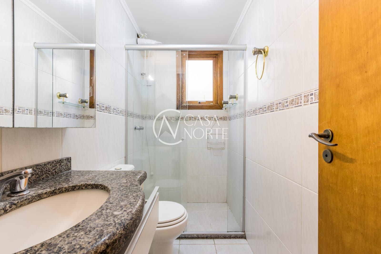Casa à venda com 3 quartos, 227m², 1 suíte, 2 vagas, Rua Doutor Ernesto Ludwig, no bairro Chácara das Pedras em Porto Alegre