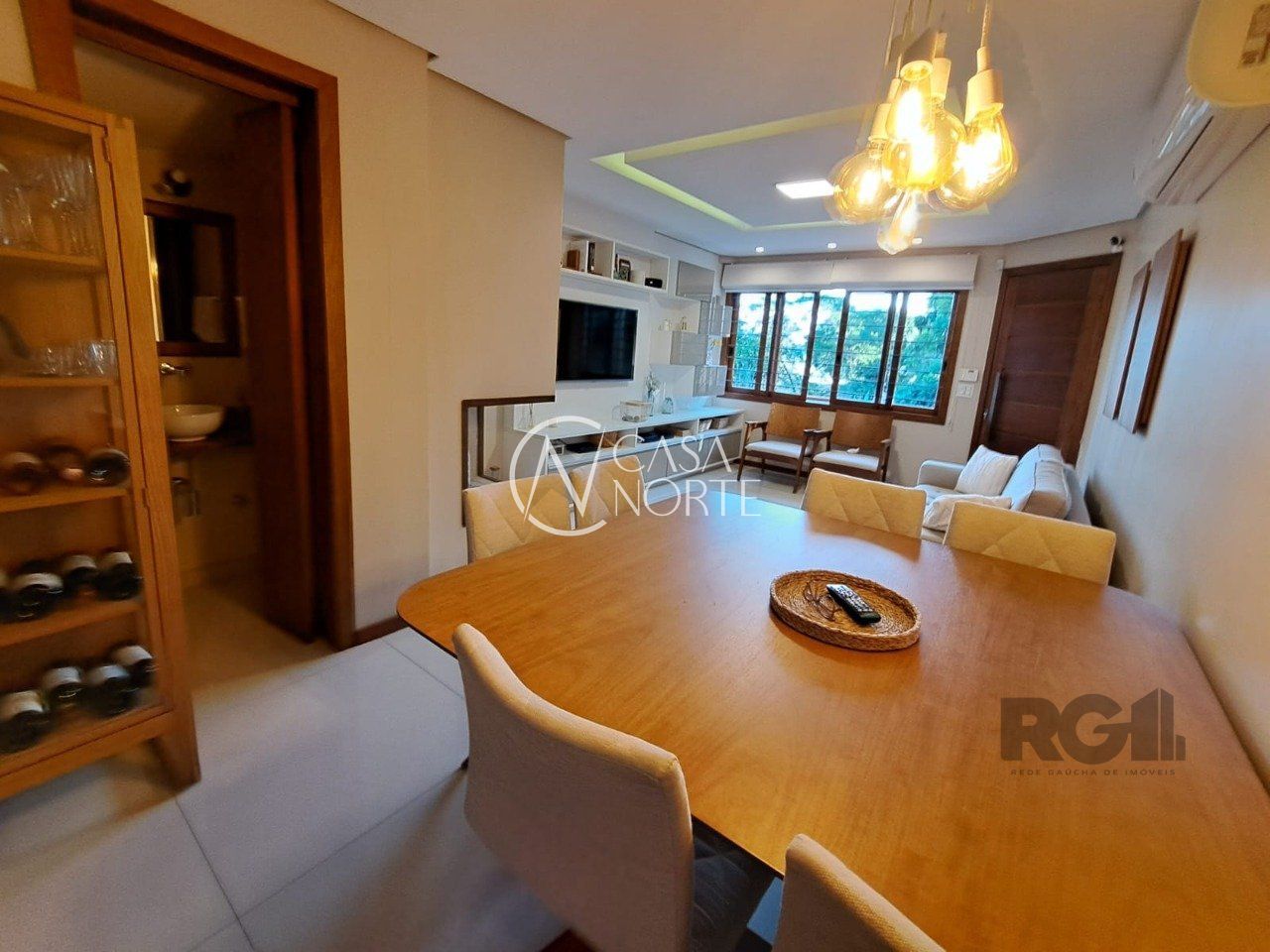 Casa de Condomínio à venda com 3 quartos, 196m², 1 suíte, 2 vagas, Rua Alcebiades Antônio dos Santos no bairro Nonoai em Porto Alegre