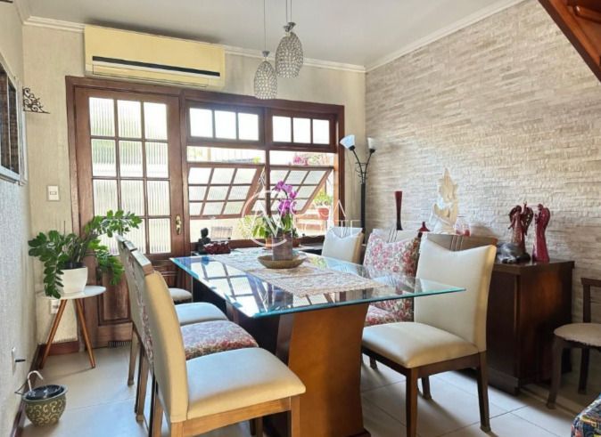 Casa à venda com 3 quartos, 229m², 1 suíte, 1 vaga, Travessa Alfredo Magalhães no bairro Ipanema em Porto Alegre