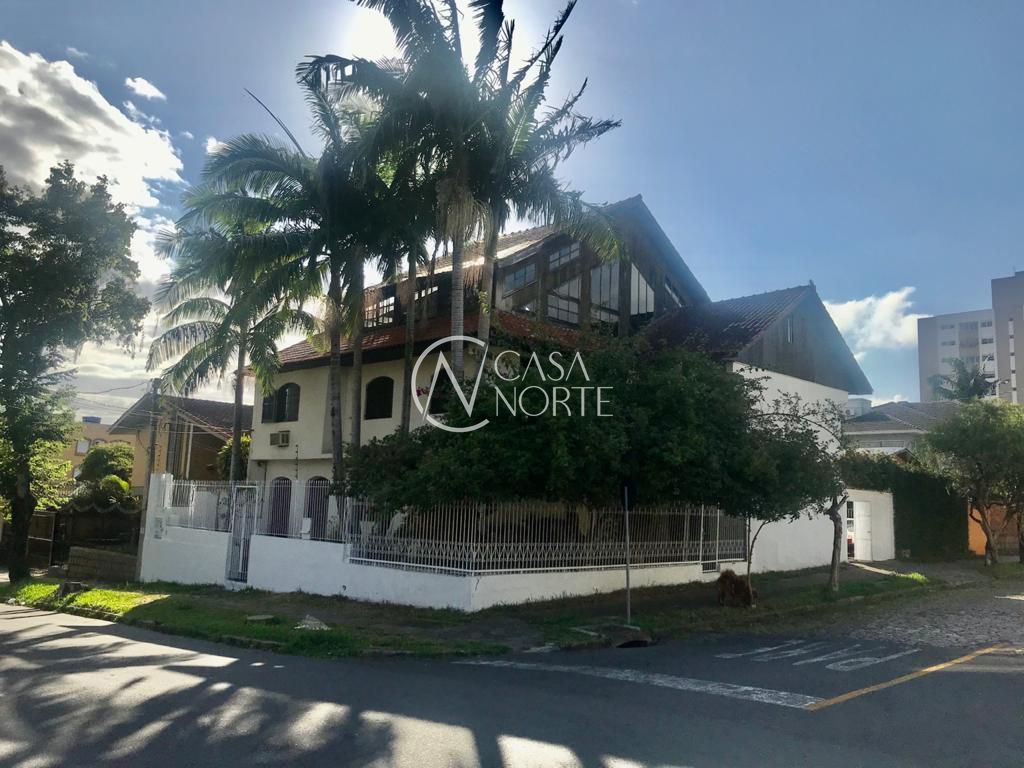 Casa à venda com 4 quartos, 560m², 1 suíte, 3 vagas, Avenida Elias Cirne Lima no bairro Partenon em Porto Alegre