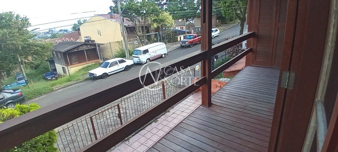 Casa à venda com 3 quartos, 107m², 2 vagas, Rua Liberal no bairro Tristeza em Porto Alegre