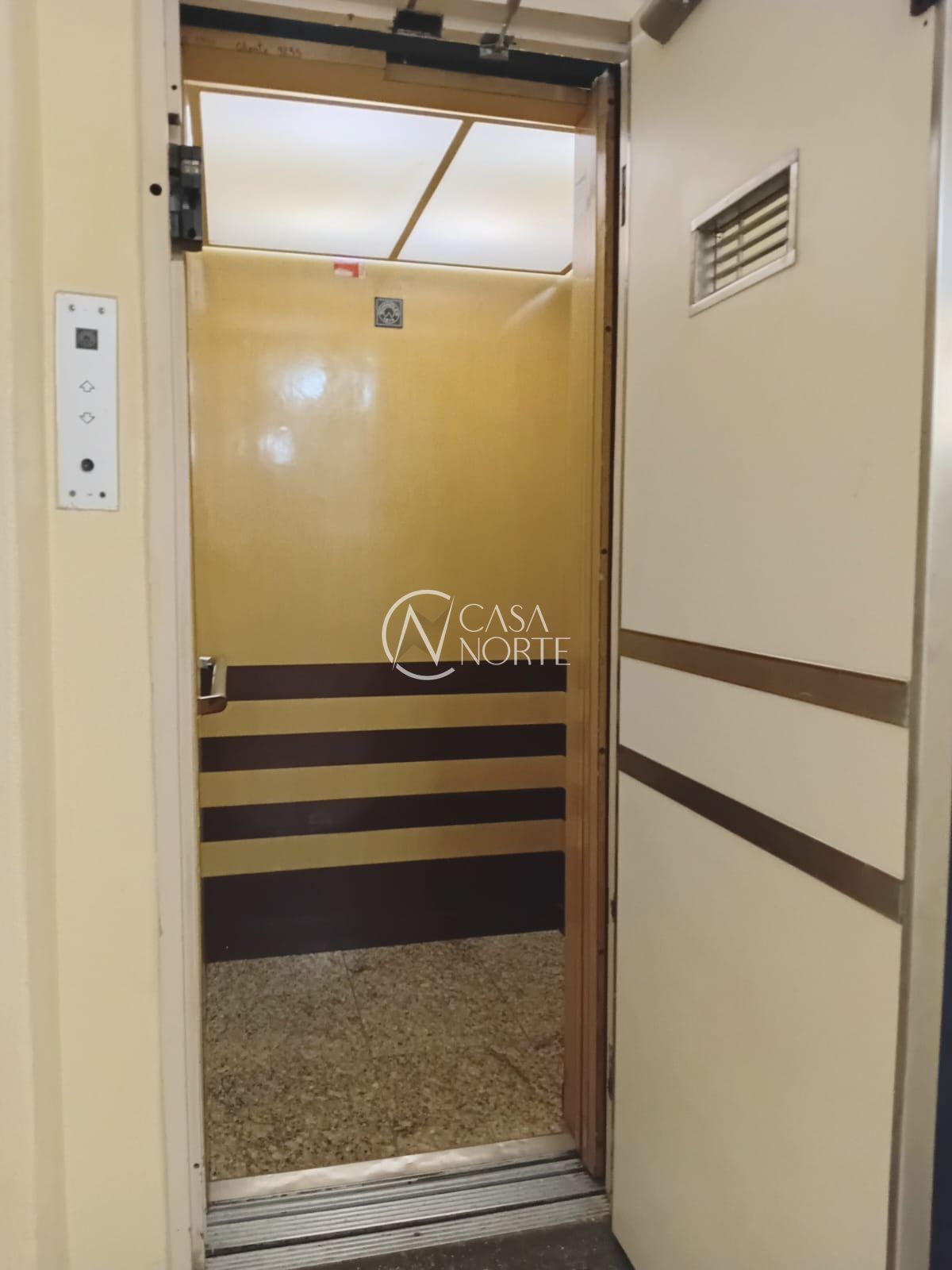 Apartamento à venda com 3 quartos, 99m², Travessa Ferreira de Abreu no bairro Santana em Porto Alegre