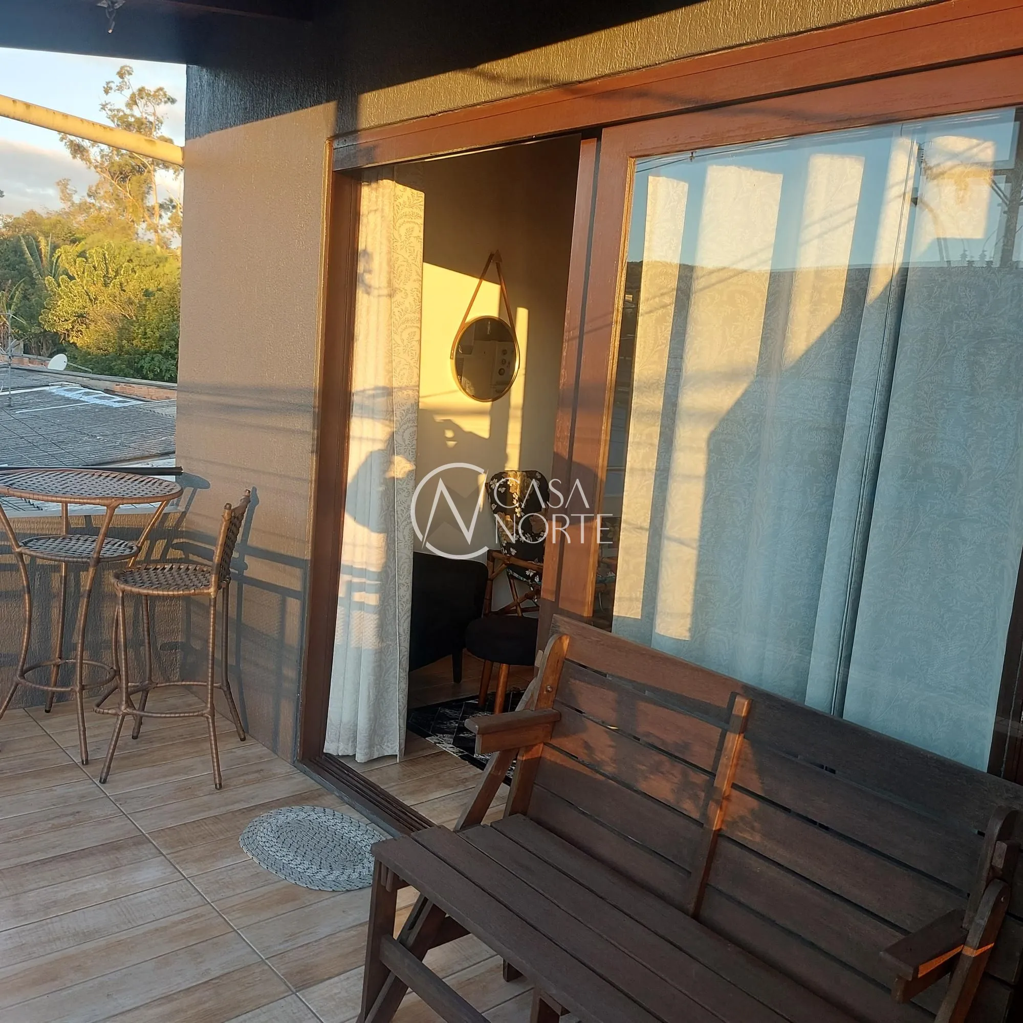 Casa à venda com 2 quartos, 80m², 1 vaga, Rua Satir da Silva Martins no bairro Vila Nova em Porto Alegre