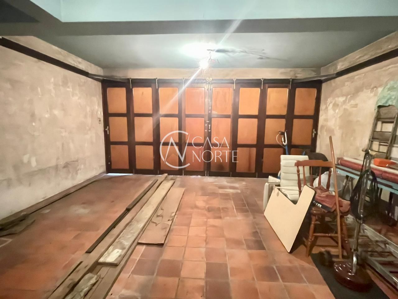 Casa à venda com 4 quartos, 228m², 1 suíte, 4 vagas, Rua Dona Oti no bairro Petrópolis em Porto Alegre