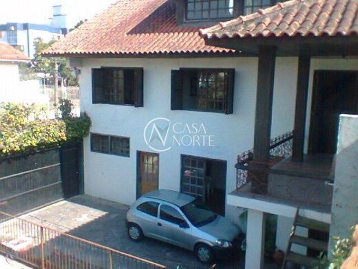 Casa à venda com 4 quartos, 560m², 1 suíte, 3 vagas, Avenida Elias Cirne Lima no bairro Partenon em Porto Alegre