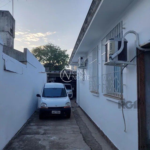 Casa à venda com 4 quartos, 354m², 5 vagas, Rua Luzitana no bairro Higienópolis em Porto Alegre