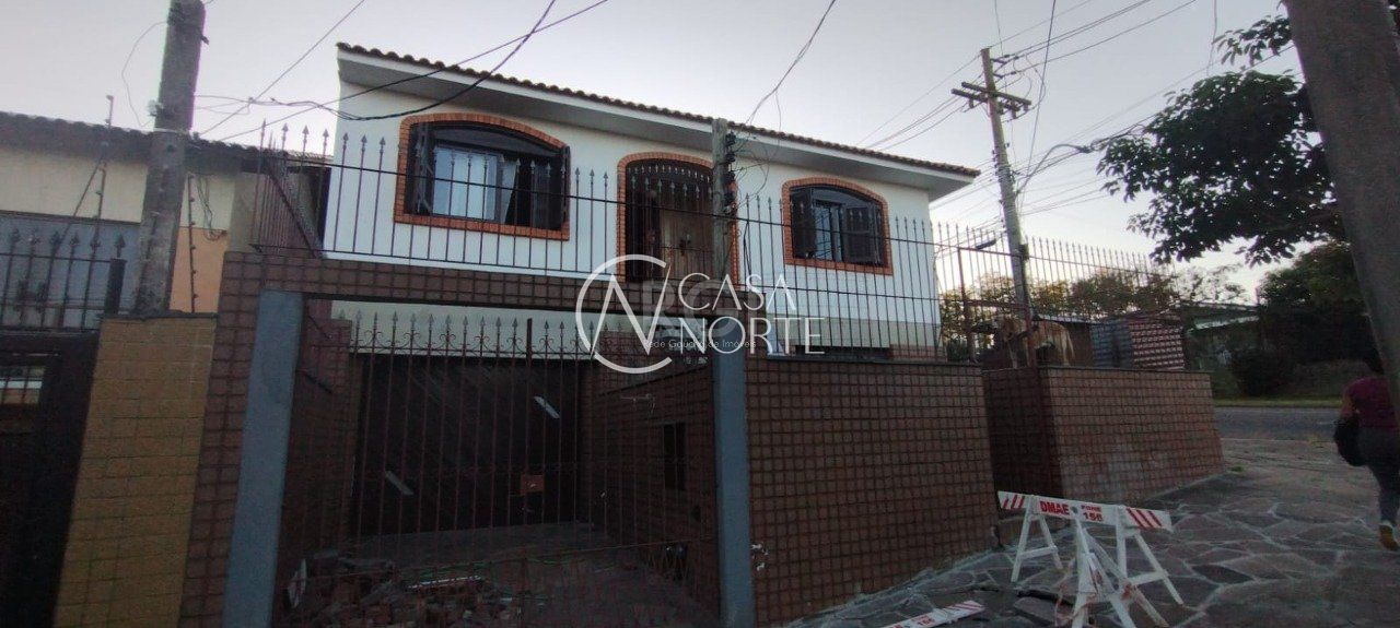 Casa à venda com 4 quartos, 380m², 1 suíte, 4 vagas, Avenida Delmar Rocha Barbosa no bairro Parque Santa Fé em Porto Alegre