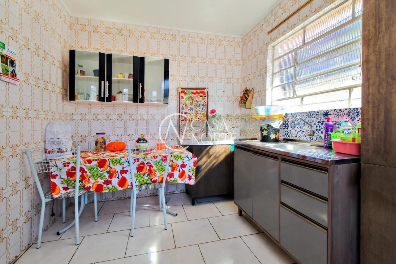 Casa à venda com 3 quartos, 64m², 1 vaga, Rua Doutor Mário Totta no bairro Cavalhada em Porto Alegre