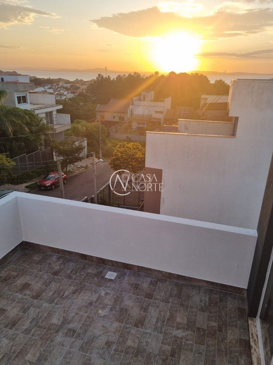 Casa à venda com 3 quartos, 150m², 2 suítes, 2 vagas, Rua Conego Aleixo no bairro Guarujá em Porto Alegre