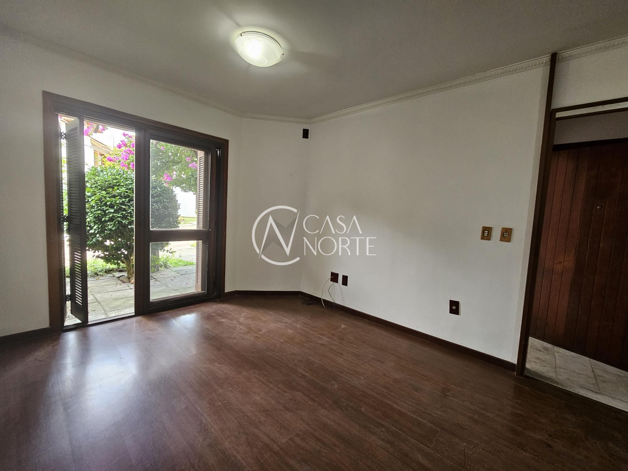 Casa de Condomínio à venda com 4 quartos, 129m², 1 suíte, 3 vagas, Avenida Eduardo Prado no bairro Cavalhada em Porto Alegre