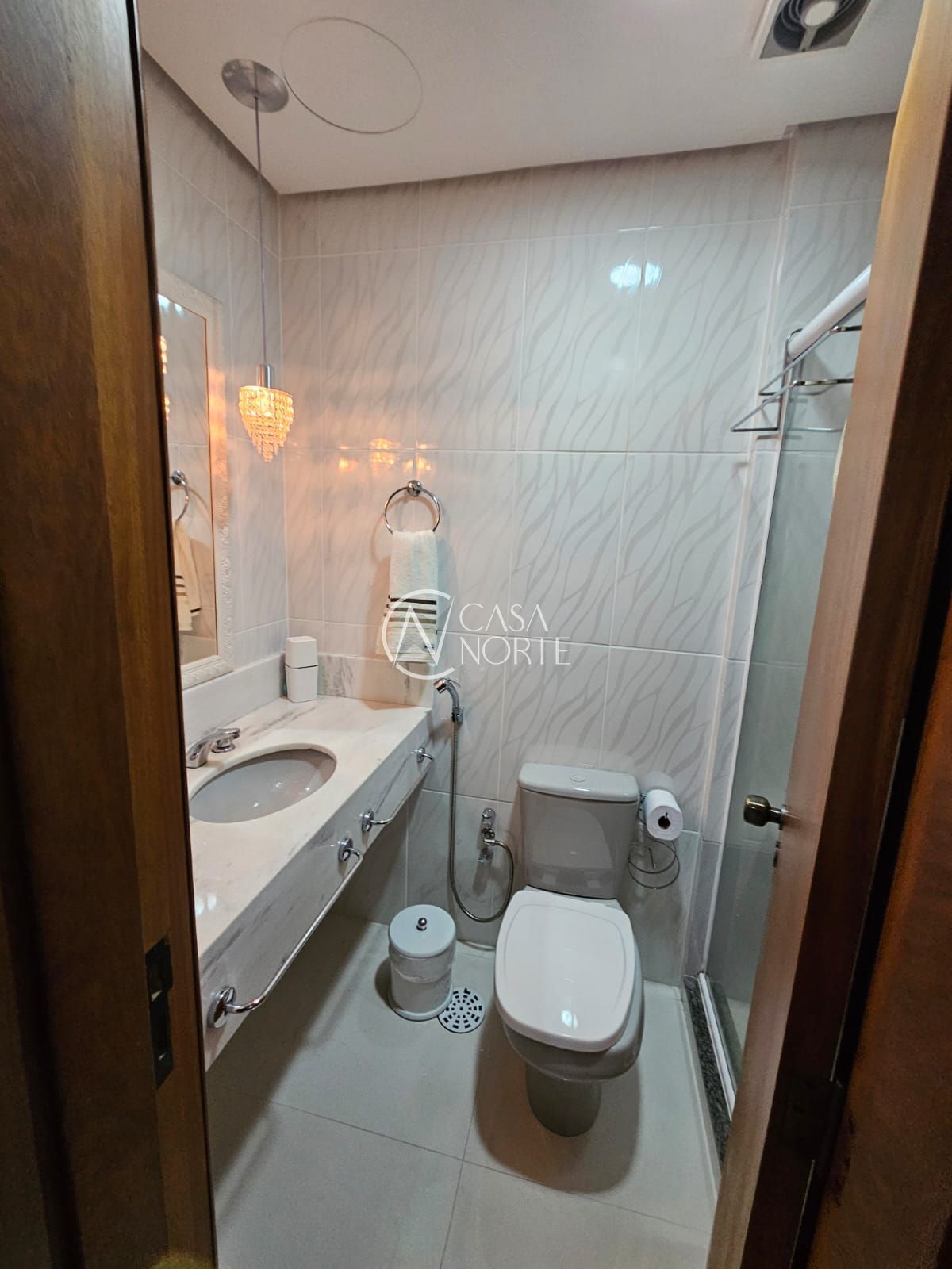 Apartamento à venda com 2 quartos, 76m², 1 suíte, 1 vaga, Rua Duque de Caxias no bairro Centro Histórico em Porto Alegre