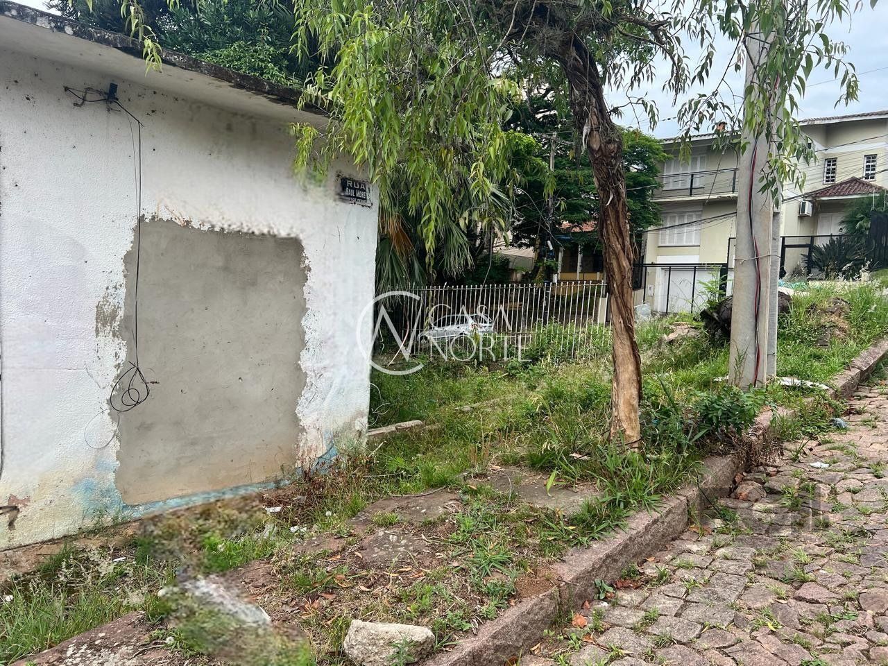 Terreno à venda  com 360m², Rua Doutor Raul Moreira no bairro Cristal em Porto Alegre