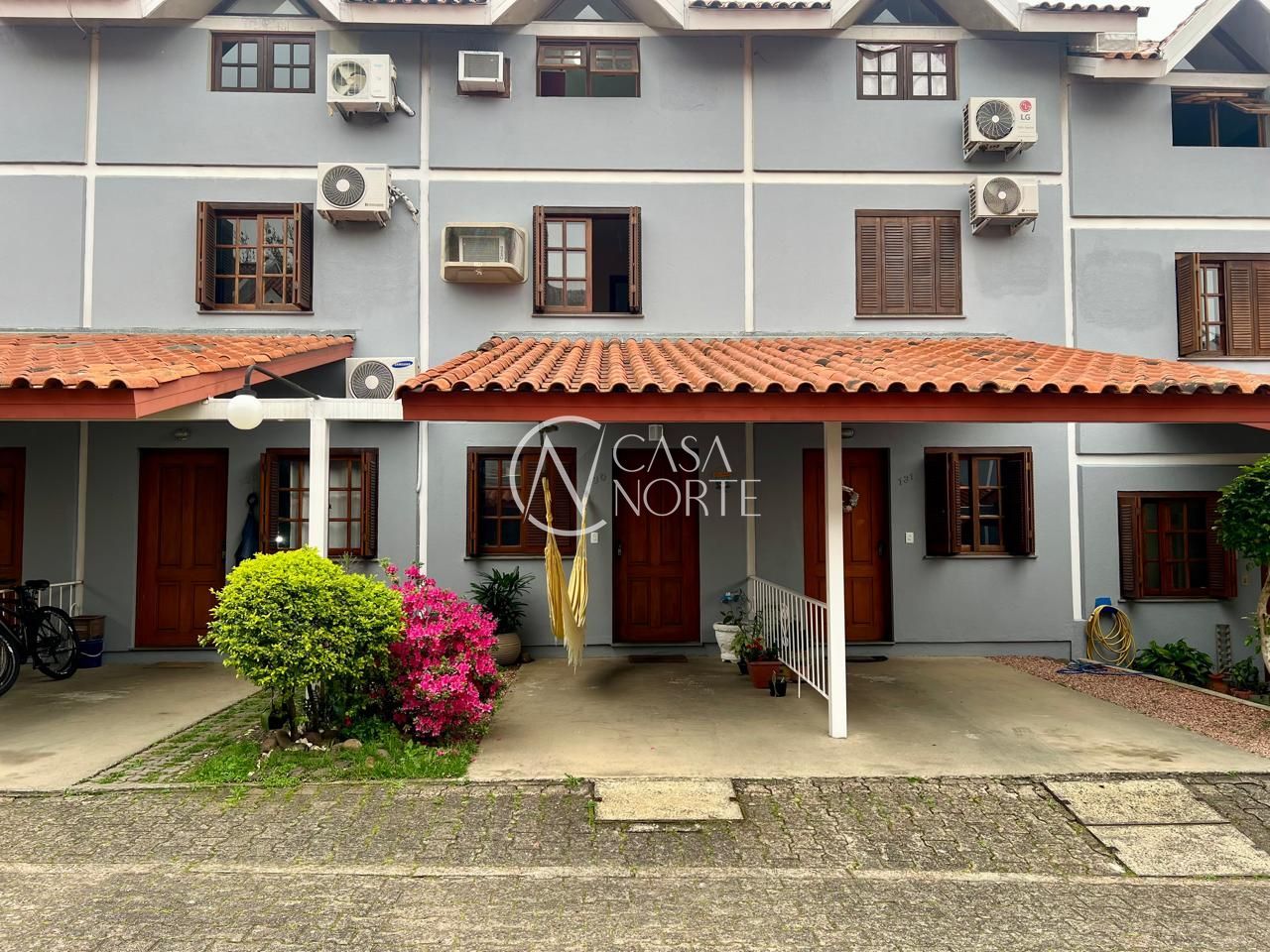 Casa de Condomínio à venda com 3 quartos, 94m², 1 vaga, Avenida Otto Niemeyer no bairro Camaquã em Porto Alegre