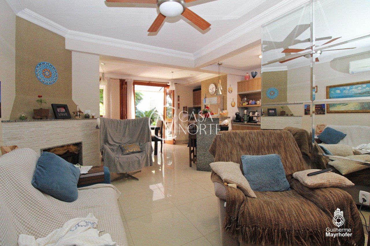 Casa à venda com 3 quartos, 227m², 1 suíte, 2 vagas, Rua Doutor Ernesto Ludwig, no bairro Chácara das Pedras em Porto Alegre